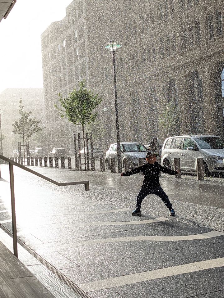 Someone in the rain. Berlin. Photo: Mario Duhanic